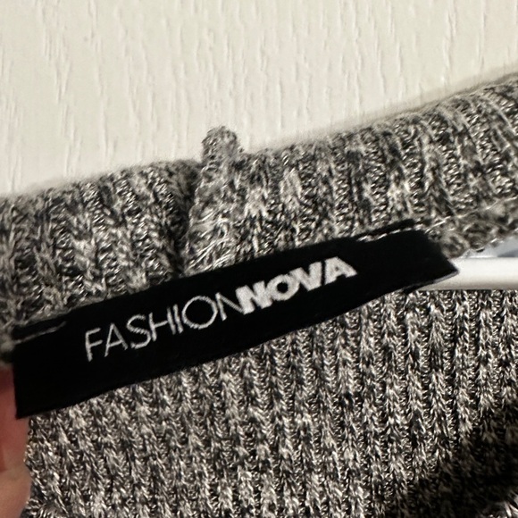 3/$30✨Wanderlust cropped hoodie top - Picture 5 of 5